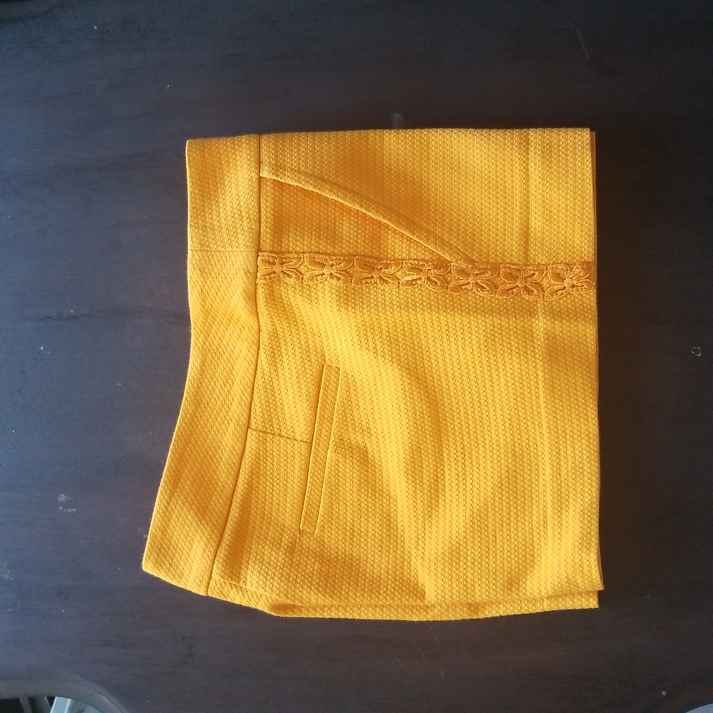 Trina Turk Shorts Side Crochet - Picture 6 of 6